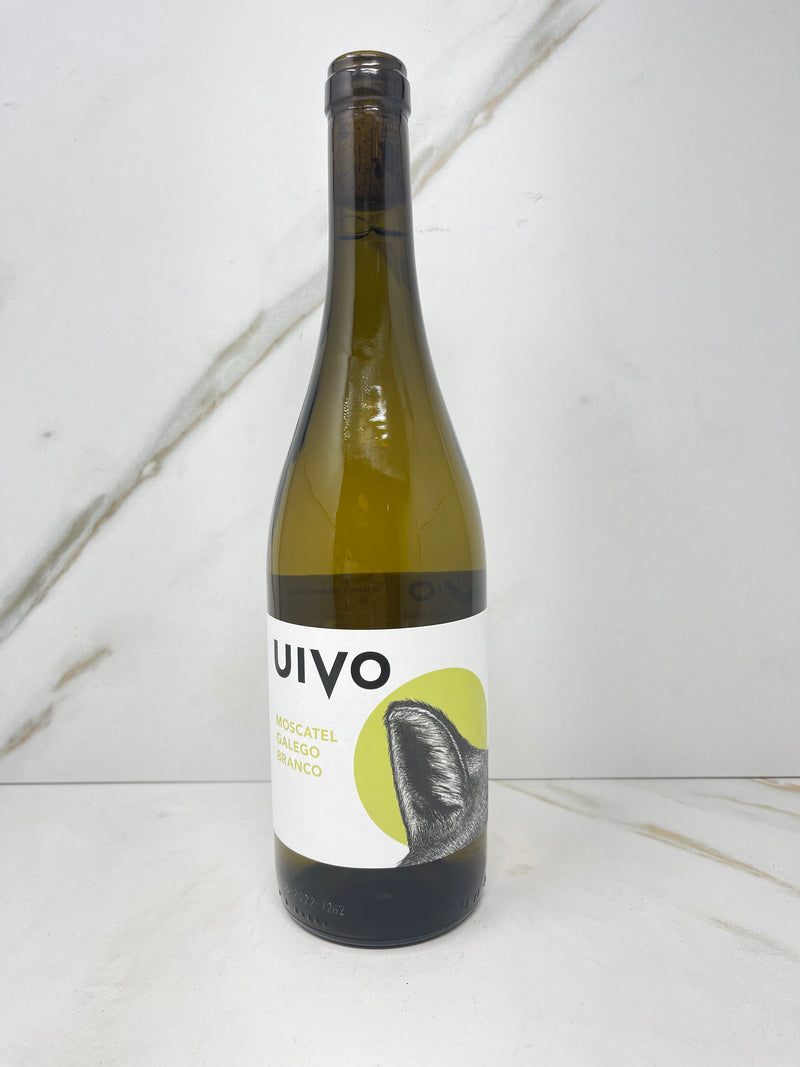 Folias de Baco, Uivo Moscatel Galego Branco, Portugal, 750mL